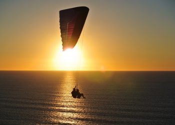 Parachute ascensionnel : Survolez des paysages extraordinaires