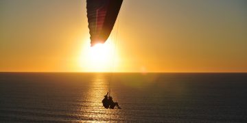 Parachute ascensionnel : Survolez des paysages extraordinaires